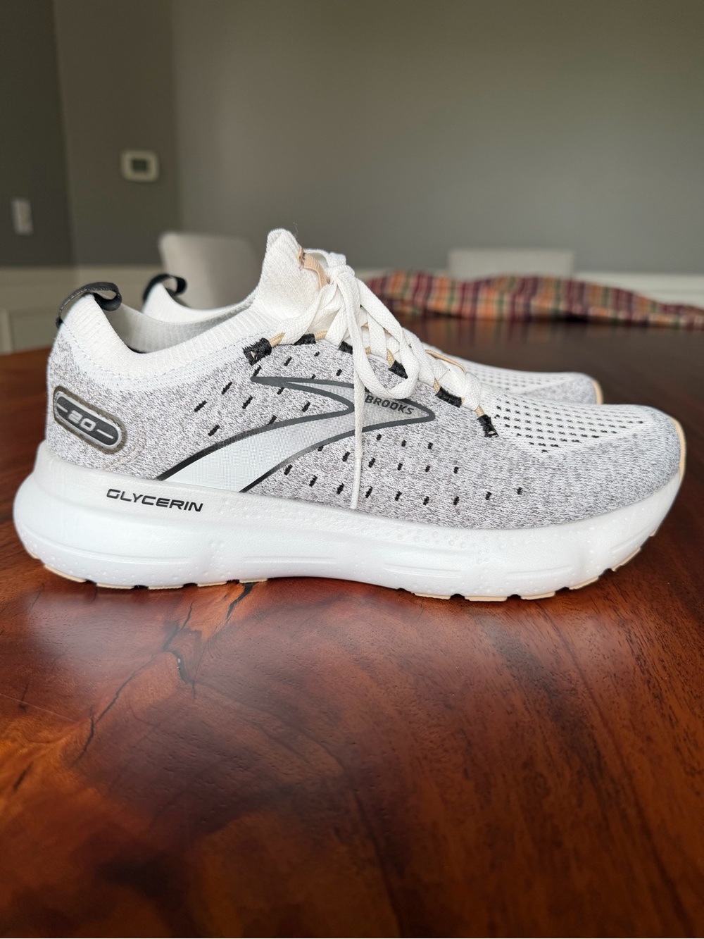 NWOT Women’s Brooks Glycerin 20 StealthFit Sneakers Sz 9 Medium Neutral Cushion - Picture 2 of 14